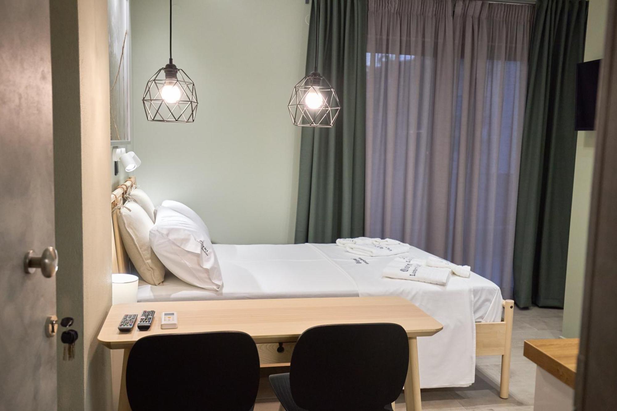 Oisymi Luxury Studios เนอาเปรามอส ภายนอก รูปภาพ